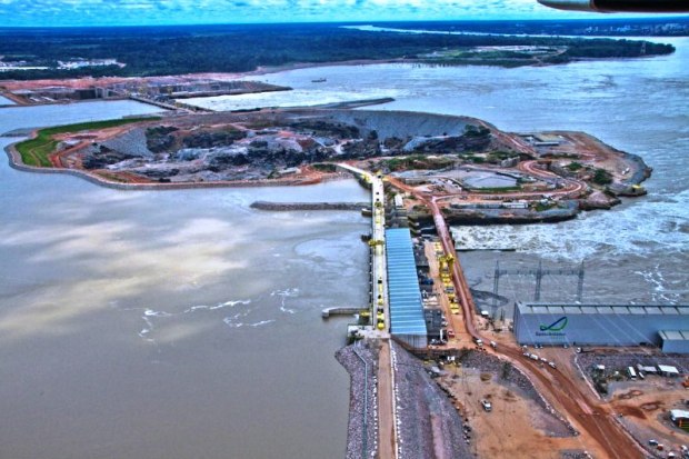 Usina hidrelétrica na Amazônia
