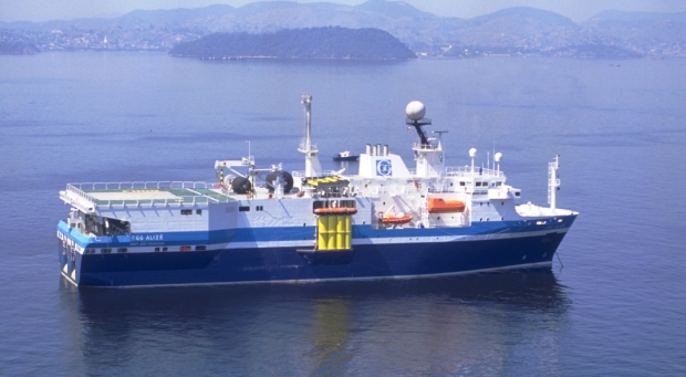 Moderno navio para levantamento de dados sísmicos off shore